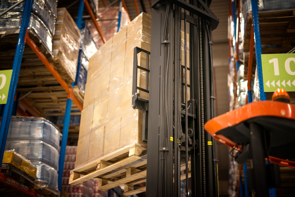 Cargo lift suppliers in Dubai providing reliable industrial and commercial lifting solutions.