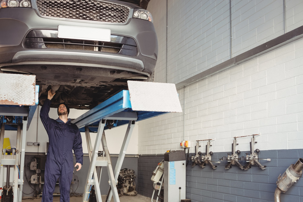Best Automotive Lift in Dubai for efficient and safe vehicle servicing in professional workshops